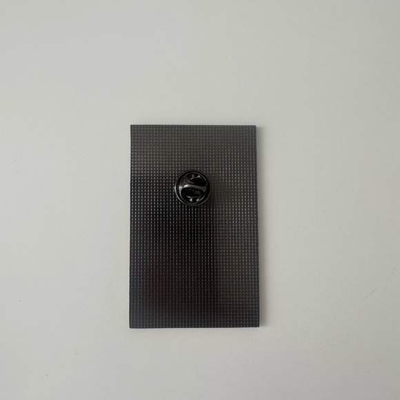 Taylor Swift Eras Tour VIP Pin - Picture 3 of 3